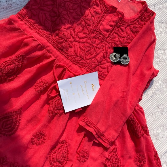 Red chikankari short gown - Picture 4 of 10